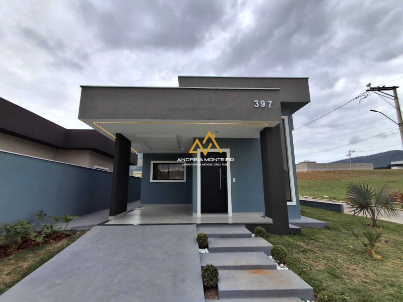 Casa de Condomínio à Venda com 3 quartos, 3 banheiros, 100m² a partir de R$ 560.000,00 Rodovia. Vereador Oldemar Guedes Figueiredo Maricá - 