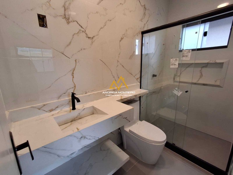 Casa de Condomínio à Venda com 3 quartos, 3 banheiros, 100m² a partir de R$ 560.000,00 Rodovia. Vereador Oldemar Guedes Figueiredo Maricá - 