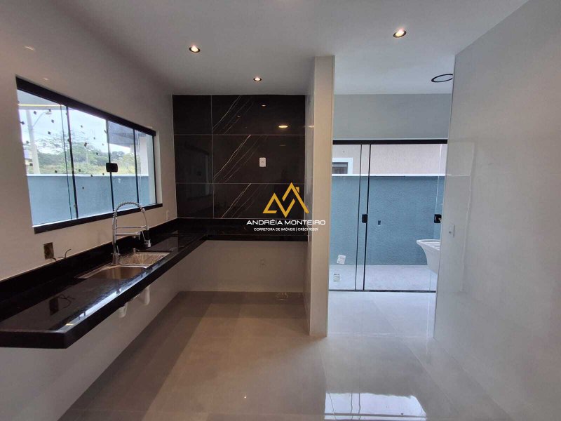 Casa de Condomínio à Venda com 3 quartos, 3 banheiros, 100m² a partir de R$ 560.000,00 Rodovia. Vereador Oldemar Guedes Figueiredo Maricá - 