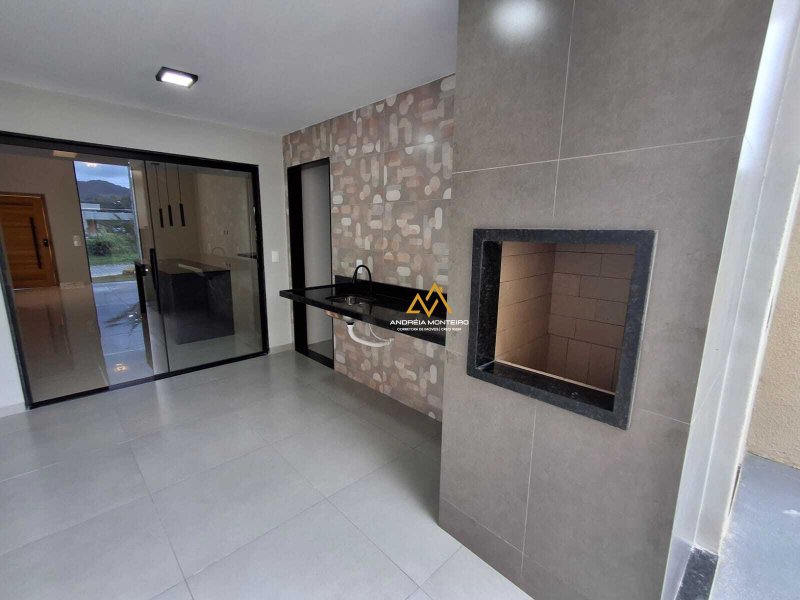 Casa de Condomínio à Venda com 3 quartos, 3 banheiros, 120m² a partir de R$ 620.000,00 Rodovia. Vereador Oldemar Guedes Figueiredo Maricá - 