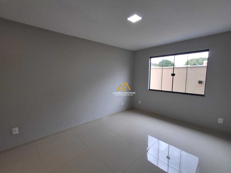 Casa de Condomínio à Venda com 3 quartos, 3 banheiros, 120m² a partir de R$ 620.000,00 Rodovia. Vereador Oldemar Guedes Figueiredo Maricá - 