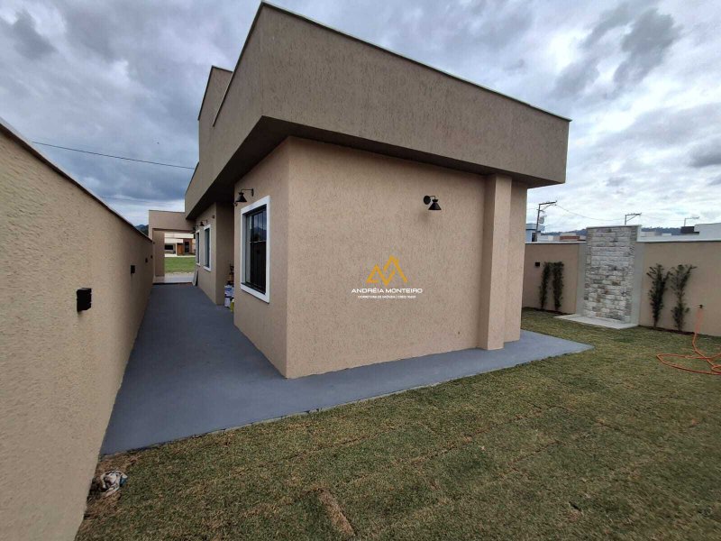 Casa de Condomínio à Venda com 3 quartos, 3 banheiros, 120m² a partir de R$ 620.000,00 Rodovia. Vereador Oldemar Guedes Figueiredo Maricá - 