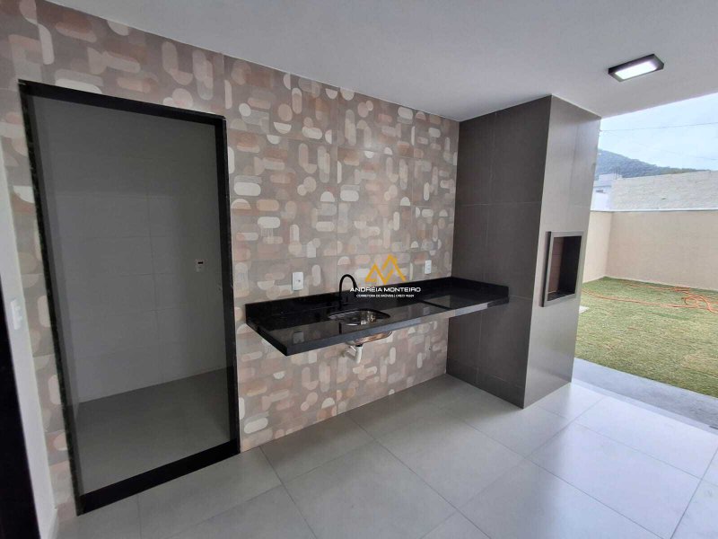 Casa de Condomínio à Venda com 3 quartos, 3 banheiros, 120m² a partir de R$ 620.000,00 Rodovia. Vereador Oldemar Guedes Figueiredo Maricá - 