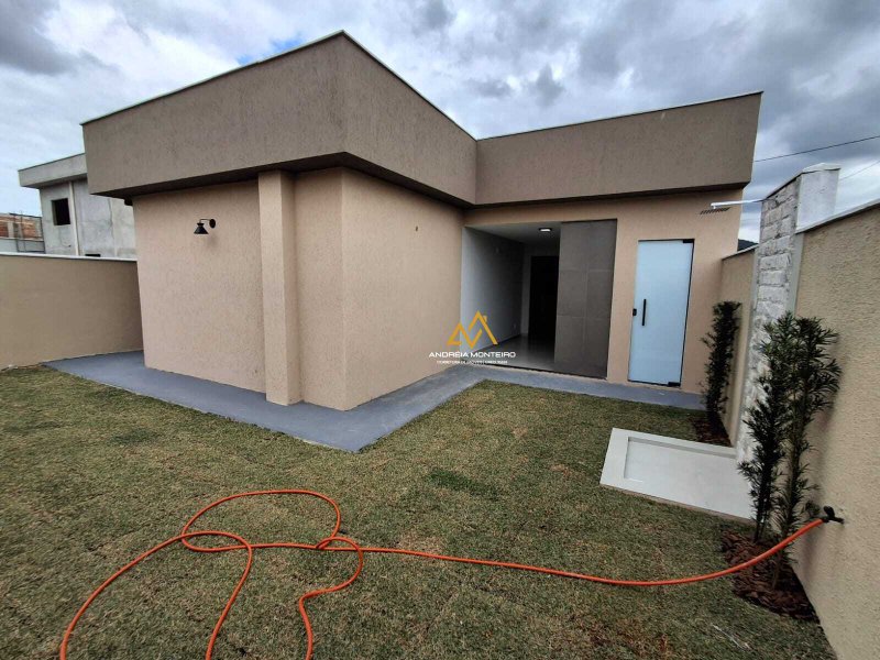 Casa de Condomínio à Venda com 3 quartos, 3 banheiros, 120m² a partir de R$ 620.000,00 Rodovia. Vereador Oldemar Guedes Figueiredo Maricá - 