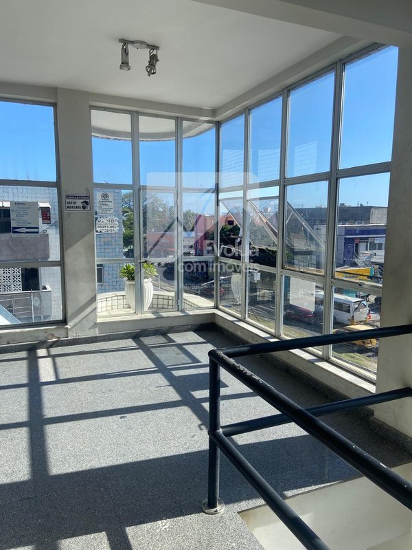 Alugo sala com 38m² - R$ 1.500,00 (incluso condomínio e água) - Itapuã  Salvador - 