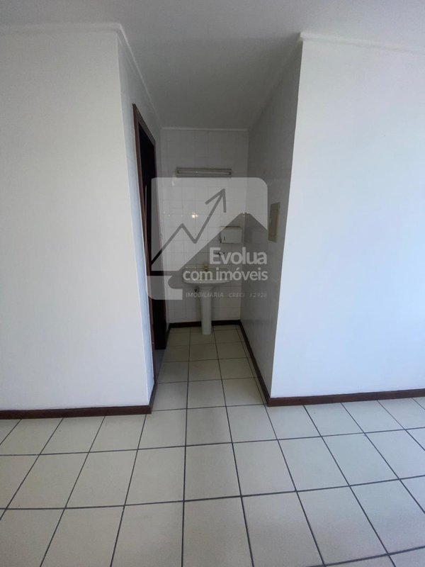 Alugo sala com 38m² - R$ 1.500,00 (incluso condomínio e água) - Itapuã  Salvador - 