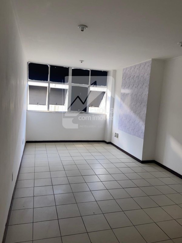 Alugo sala com 38m² - R$ 1.500,00 (incluso condomínio e água) - Itapuã  Salvador - 