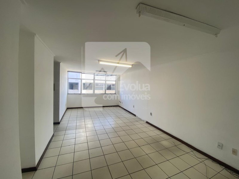 Alugo sala com 38m² - R$ 1.500,00 (incluso condomínio e água) - Itapuã  Salvador - 
