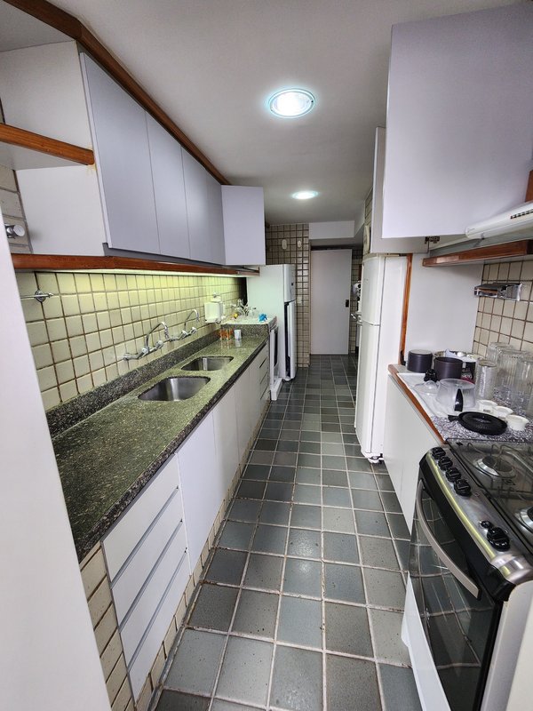Apartamento à venda com 3 quartos sendo 2 suítes, 199m² área útil por R$ 1.300.000,00 Rua Francisco da Cunha Recife - 