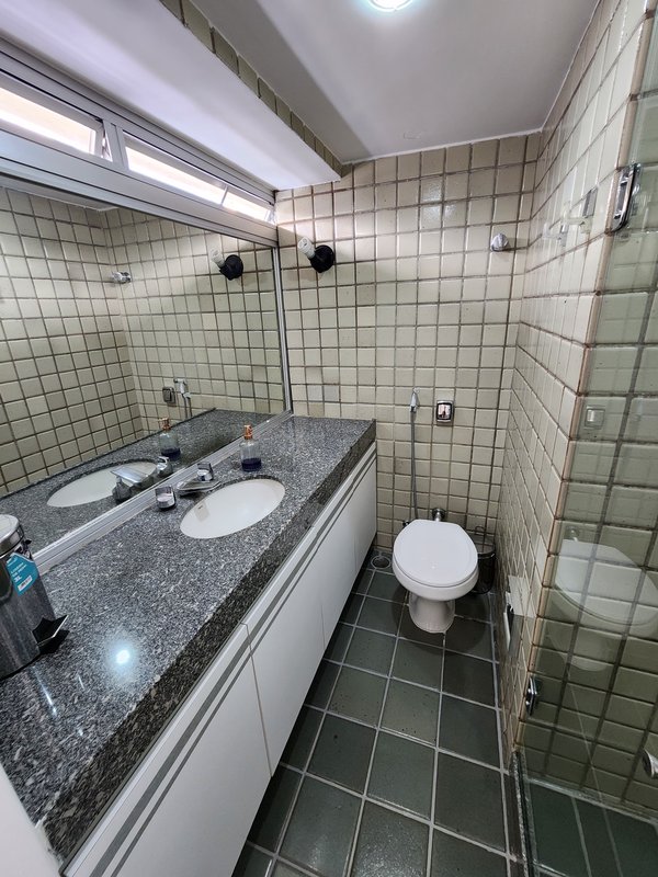 Apartamento à venda com 3 quartos sendo 2 suítes, 199m² área útil por R$ 1.300.000,00 Rua Francisco da Cunha Recife - 