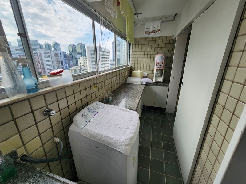 Apartamento à venda com 3 quartos sendo 2 suítes, 199m² área útil por R$ 1.300.000,00 Rua Francisco da Cunha Recife - 