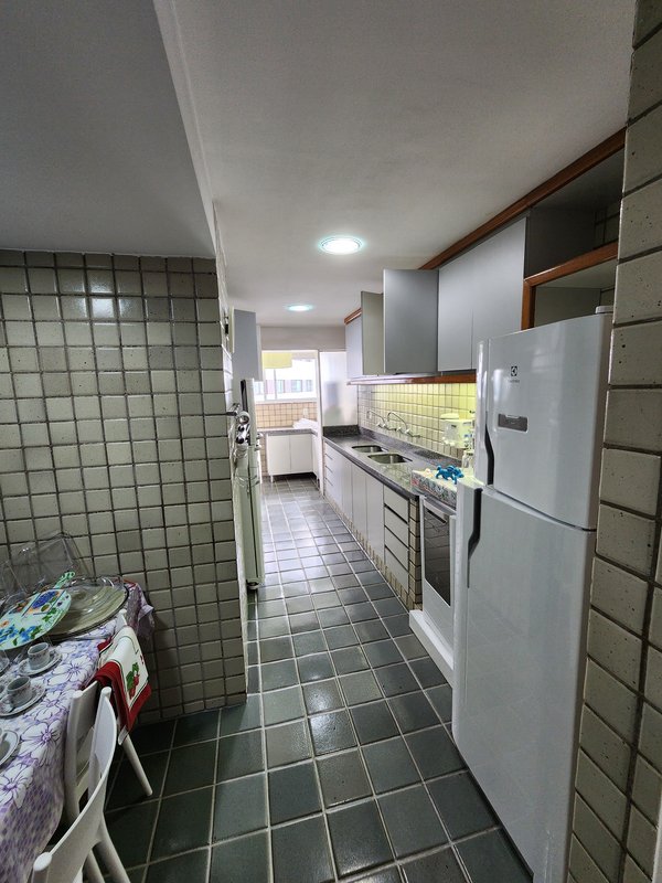 Apartamento à venda com 3 quartos sendo 2 suítes, 199m² área útil por R$ 1.300.000,00 Rua Francisco da Cunha Recife - 