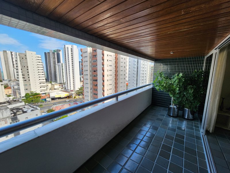 Apartamento à venda com 3 quartos sendo 2 suítes, 199m² área útil por R$ 1.300.000,00 Rua Francisco da Cunha Recife - 