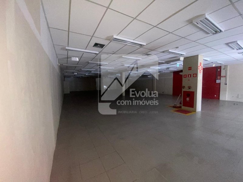 Alugo Espaço Comercial com 500m² na Av. Dorival Caymmi  Salvador - 