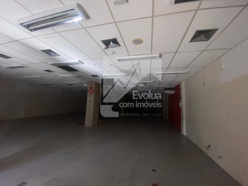 Alugo Espaço Comercial com 500m² na Av. Dorival Caymmi  Salvador - 
