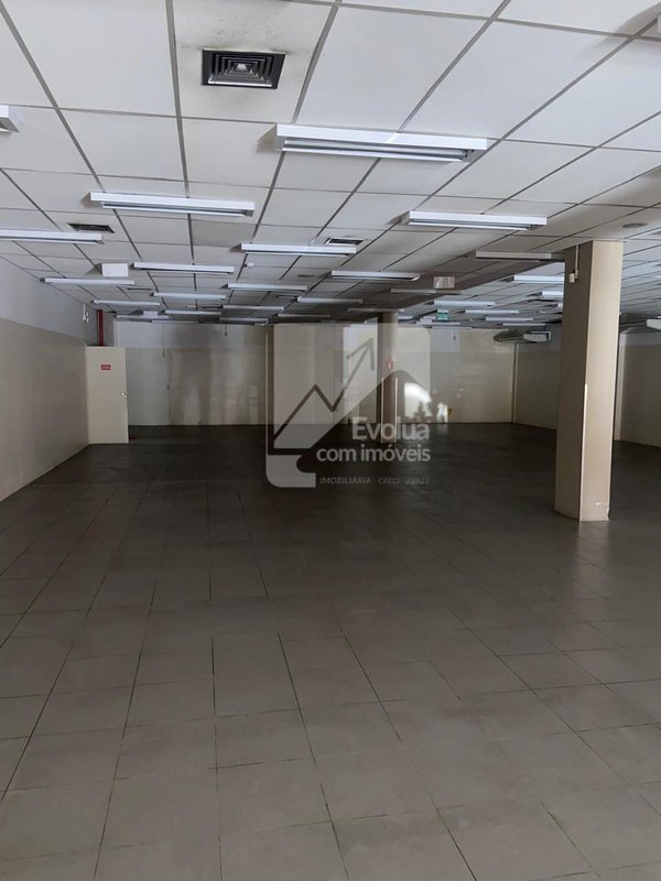 Alugo Espaço Comercial com 500m² na Av. Dorival Caymmi  Salvador - 
