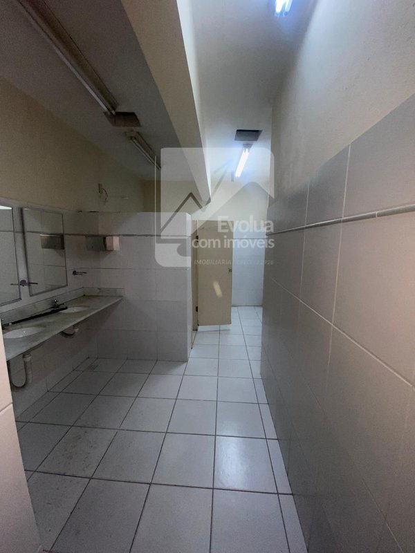 Alugo Espaço Comercial com 500m² na Av. Dorival Caymmi  Salvador - 