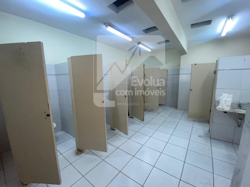 Alugo Espaço Comercial com 500m² na Av. Dorival Caymmi  Salvador - 