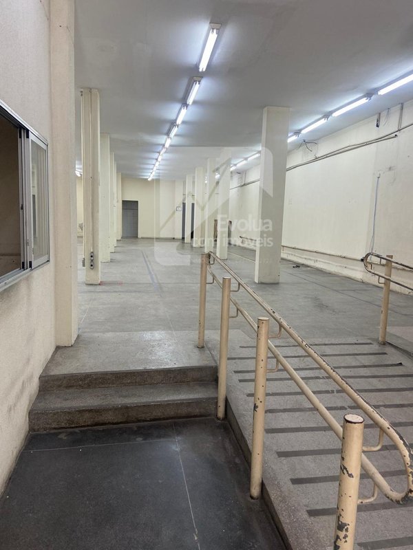 Alugo Espaço Comercial com 500m² na Av. Dorival Caymmi  Salvador - 