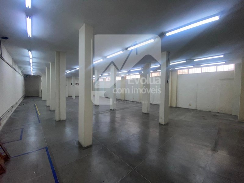 Alugo Espaço Comercial com 500m² na Av. Dorival Caymmi  Salvador - 