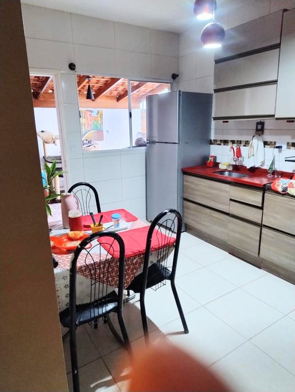Sobrado em condomínio, com localização estratégica!!!  Caraguatatuba - 