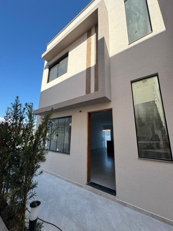 🏡 Sobrados Novos no Pontal Santa Marina – Modernidade, Conforto e Localização Estratégica  Caraguatatuba - 