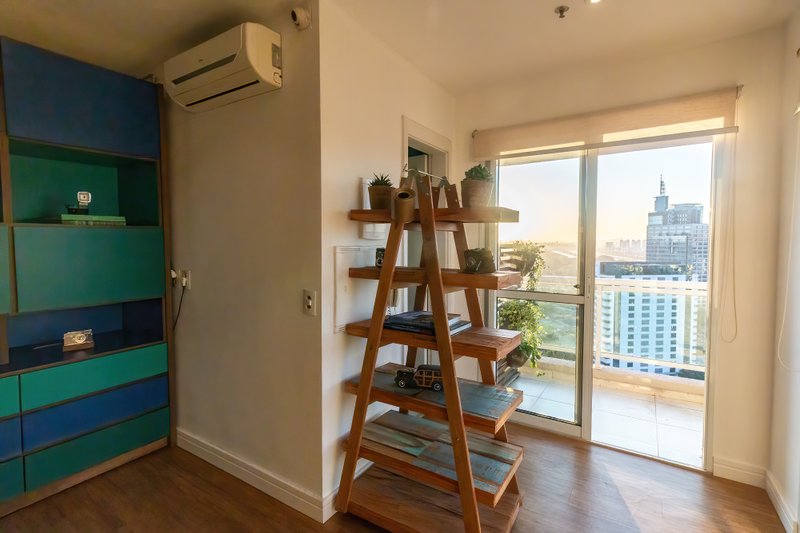 ALUGO ESCRITÓRIO MOBILIADO - 96M2 - 2 SALAS - 4 VARANDAS - 3 VAGAS - ÁREA TOTAL 206M2 Rua Pais Leme São Paulo - 