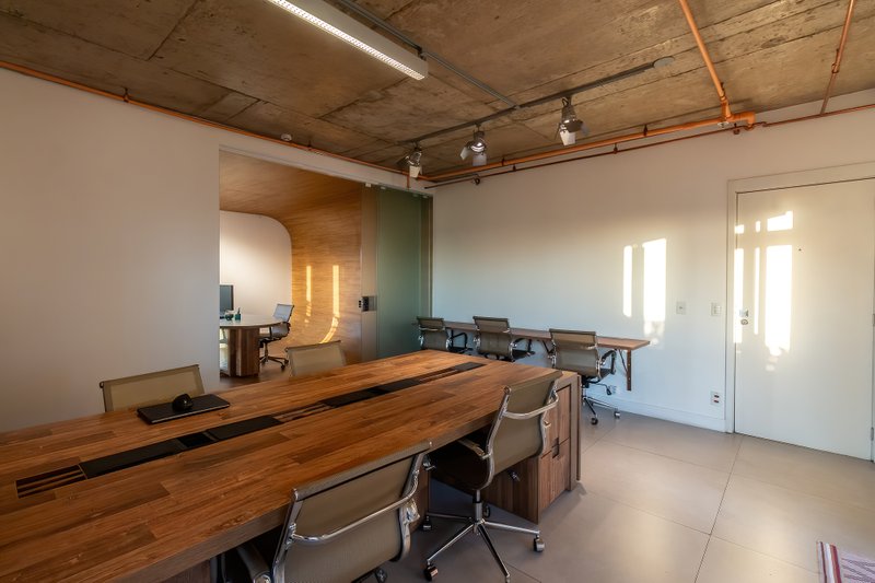 ALUGO ESCRITÓRIO MOBILIADO - 96M2 - 2 SALAS - 4 VARANDAS - 3 VAGAS - ÁREA TOTAL 206M2 Rua Pais Leme São Paulo - 