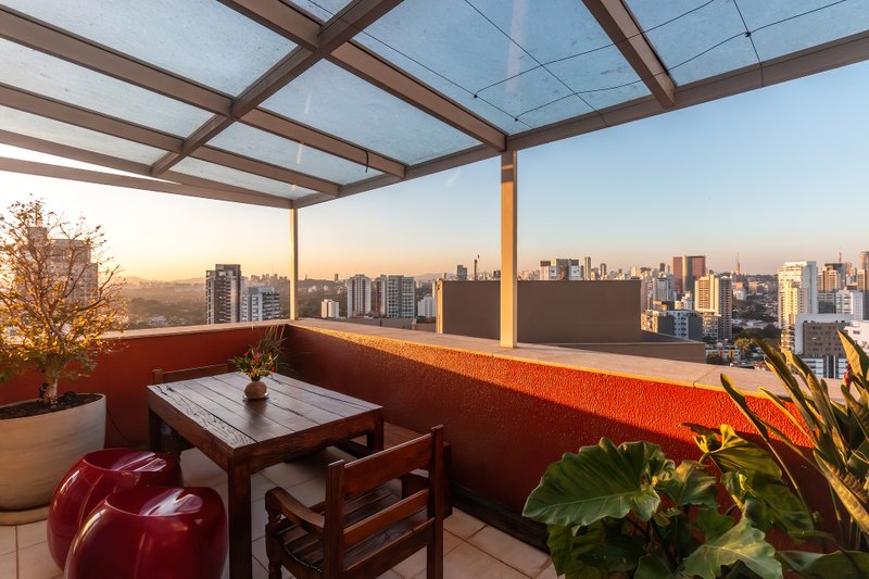 ALUGO ESCRITÓRIO MOBILIADO - 96M2 - 2 SALAS - 4 VARANDAS - 3 VAGAS - ÁREA TOTAL 206M2 Rua Pais Leme São Paulo - 