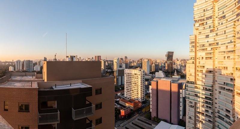 ALUGO ESCRITÓRIO MOBILIADO - 96M2 - 2 SALAS - 4 VARANDAS - 3 VAGAS - ÁREA TOTAL 206M2 Rua Pais Leme São Paulo - 
