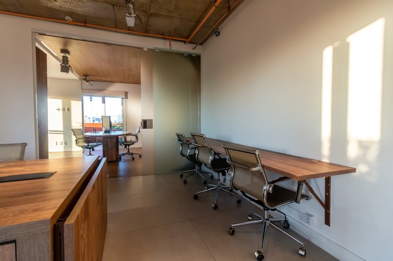 ALUGO ESCRITÓRIO MOBILIADO - 96M2 - 2 SALAS - 4 VARANDAS - 3 VAGAS - ÁREA TOTAL 206M2 Rua Pais Leme São Paulo - 