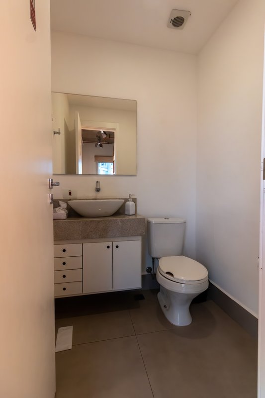 ALUGO ESCRITÓRIO MOBILIADO - 96M2 - 2 SALAS - 4 VARANDAS - 3 VAGAS - ÁREA TOTAL 206M2 Rua Pais Leme São Paulo - 