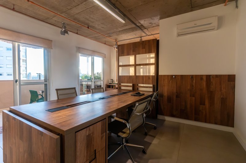 ALUGO ESCRITÓRIO MOBILIADO - 96M2 - 2 SALAS - 4 VARANDAS - 3 VAGAS - ÁREA TOTAL 206M2 Rua Pais Leme São Paulo - 