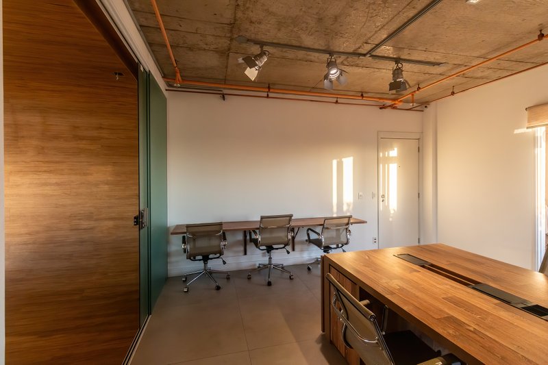 ALUGO ESCRITÓRIO MOBILIADO - 96M2 - 2 SALAS - 4 VARANDAS - 3 VAGAS - ÁREA TOTAL 206M2 Rua Pais Leme São Paulo - 