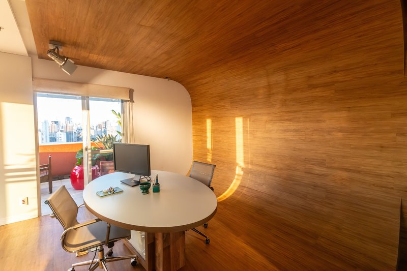 ALUGO ESCRITÓRIO MOBILIADO - 96M2 - 2 SALAS - 4 VARANDAS - 3 VAGAS - ÁREA TOTAL 206M2 Rua Pais Leme São Paulo - 