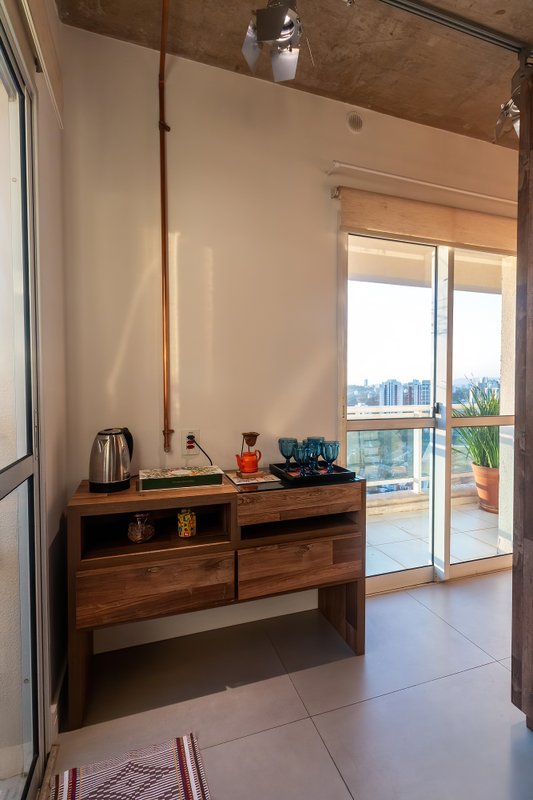 ALUGO ESCRITÓRIO MOBILIADO - 96M2 - 2 SALAS - 4 VARANDAS - 3 VAGAS - ÁREA TOTAL 206M2 Rua Pais Leme São Paulo - 