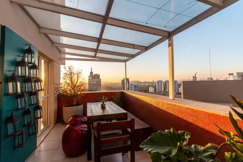 ALUGO ESCRITÓRIO MOBILIADO - 96M2 - 2 SALAS - 4 VARANDAS - 3 VAGAS - ÁREA TOTAL 206M2 Rua Pais Leme São Paulo - 