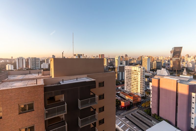 ALUGO ESCRITÓRIO MOBILIADO - 96M2 - 2 SALAS - 4 VARANDAS - 3 VAGAS - ÁREA TOTAL 206M2 Rua Pais Leme São Paulo - 