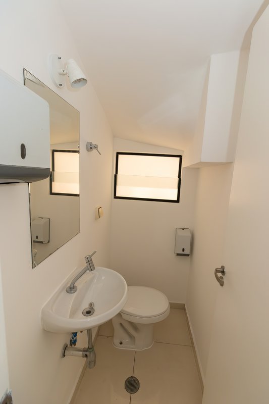 ALUGA-SE CASA COMERCIAL REFORMADA - 180M2 Rua Doutor Paschoal Imperatriz São Paulo - 