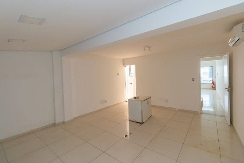 ALUGA-SE CASA COMERCIAL REFORMADA - 180M2 Rua Doutor Paschoal Imperatriz São Paulo - 