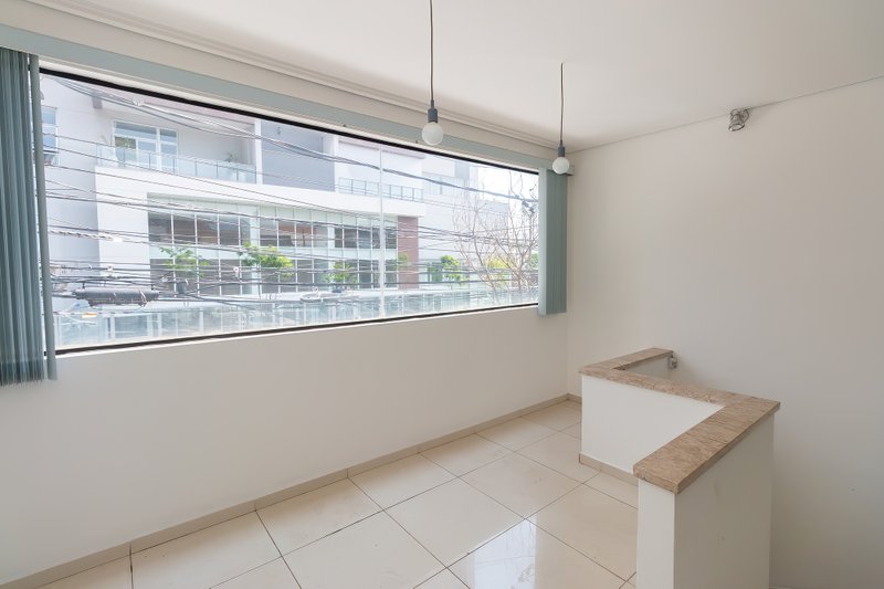 ALUGA-SE CASA COMERCIAL REFORMADA - 180M2 Rua Doutor Paschoal Imperatriz São Paulo - 