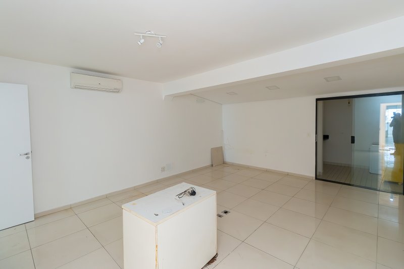 ALUGA-SE CASA COMERCIAL REFORMADA - 180M2 Rua Doutor Paschoal Imperatriz São Paulo - 