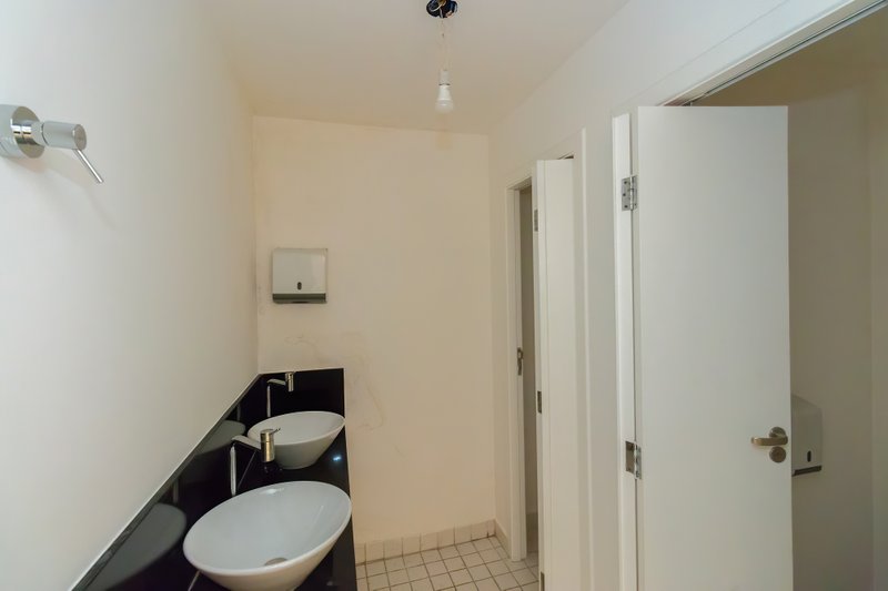 ALUGA-SE CASA COMERCIAL REFORMADA - 180M2 Rua Doutor Paschoal Imperatriz São Paulo - 