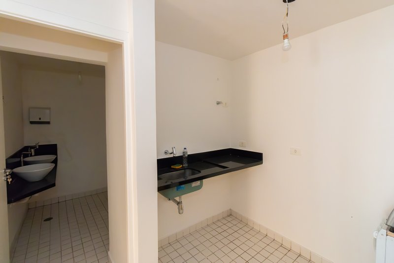 ALUGA-SE CASA COMERCIAL REFORMADA - 180M2 Rua Doutor Paschoal Imperatriz São Paulo - 
