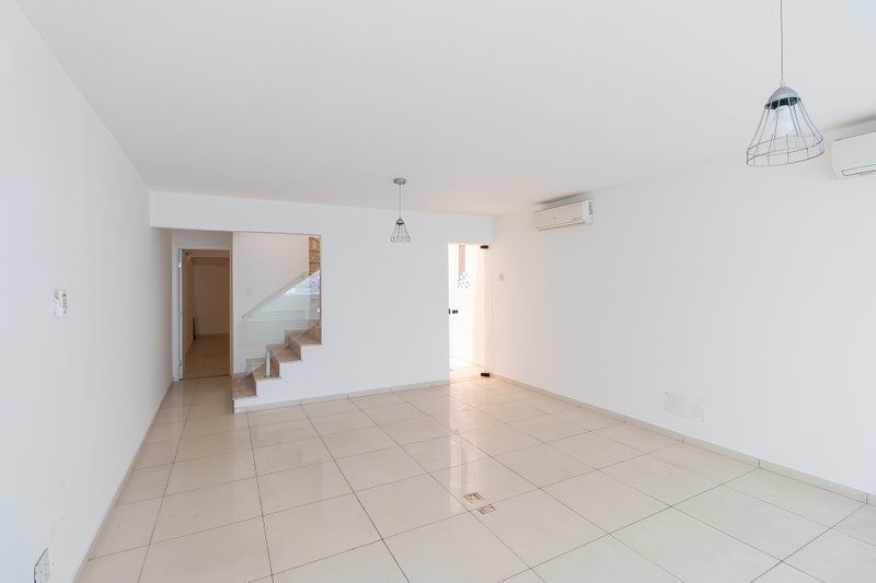 ALUGA-SE CASA COMERCIAL REFORMADA - 180M2 Rua Doutor Paschoal Imperatriz São Paulo - 