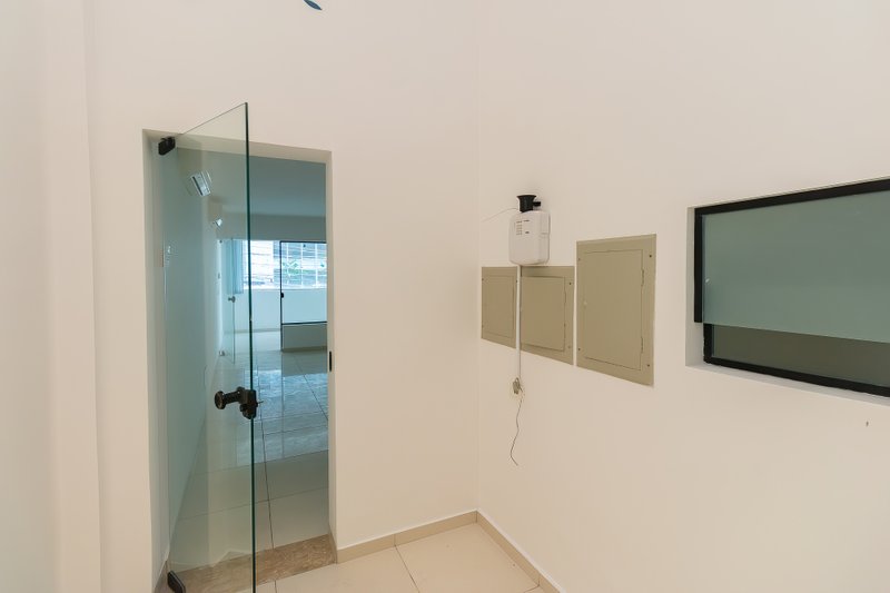 ALUGA-SE CASA COMERCIAL REFORMADA - 180M2 Rua Doutor Paschoal Imperatriz São Paulo - 