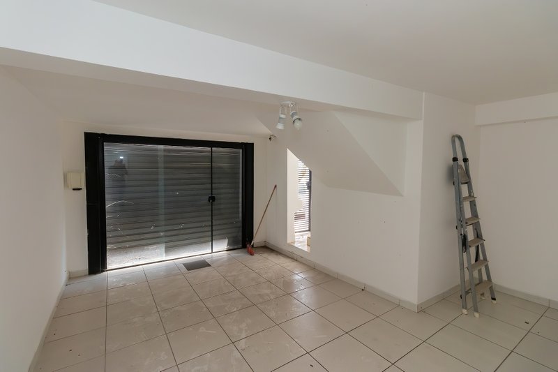 ALUGA-SE CASA COMERCIAL REFORMADA - 180M2 Rua Doutor Paschoal Imperatriz São Paulo - 