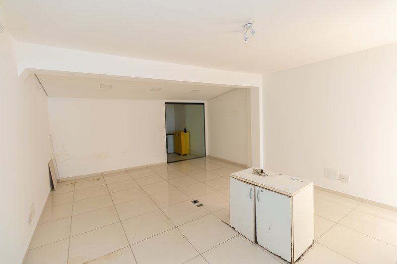 ALUGA-SE CASA COMERCIAL REFORMADA - 180M2 Rua Doutor Paschoal Imperatriz São Paulo - 