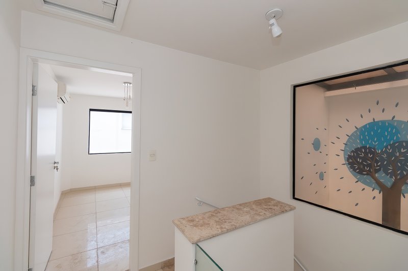 ALUGA-SE CASA COMERCIAL REFORMADA - 180M2 Rua Doutor Paschoal Imperatriz São Paulo - 