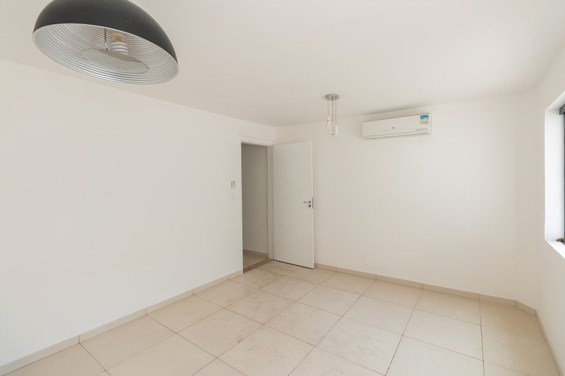 ALUGA-SE CASA COMERCIAL REFORMADA - 180M2 Rua Doutor Paschoal Imperatriz São Paulo - 